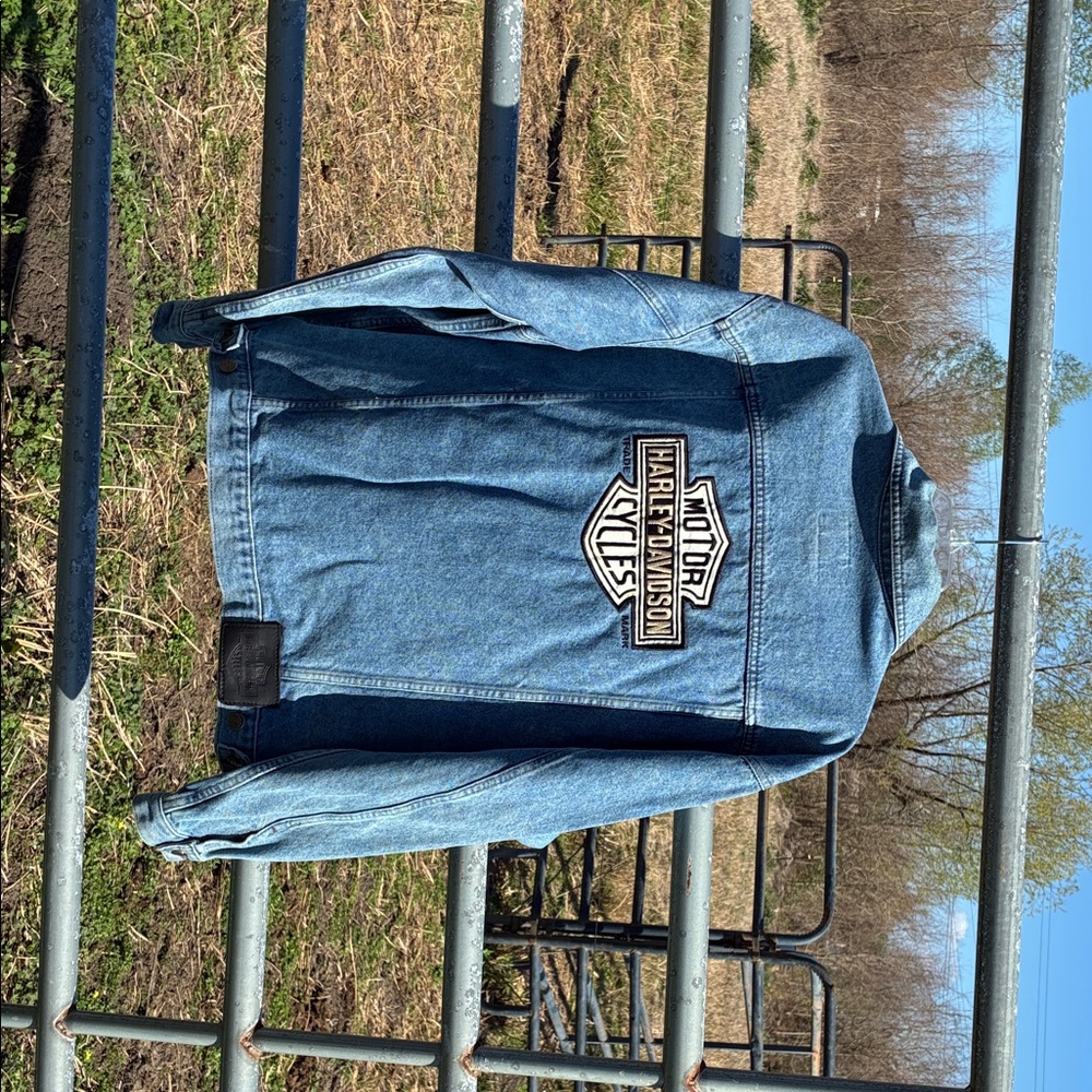 Authentic Harley-Davidson Blue Denim Jacket, Size M with pin included - Picture 6 of 14